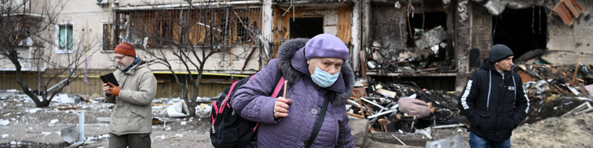 un-batiment-detruit-dans-la-banlieue-ukrainienne-photo-afp-1645778124